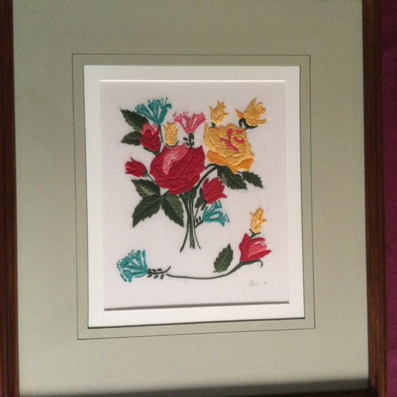 Vintage Needlework art Embroidery Needlepoint flowers in wood frame signed - Picture 2 of 10